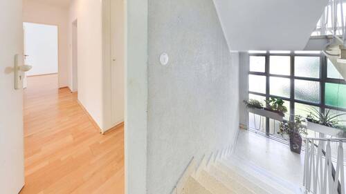 Eingangsbereich/Treppenhaus - 3 Zimmer Etagenwohnung in Offenbach