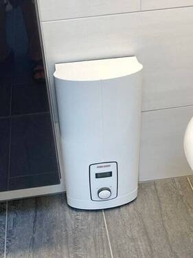Moderner Durchlauferhitzer - 