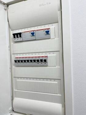 Moderner Sicherungskasten - 