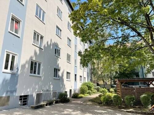 Begrünter Innenhof - 1 Zimmer Etagenwohnung in Nürnberg