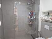 Bad mit Dusche. - 