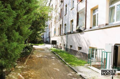 Hof mit Blick zur Loggia - 