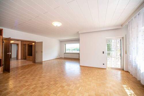 hell und großzügig der Wohnbereich mit Balkon EG - Einfamilienhaus mit 286,30 m&sup2; in Riegelsberg zum Kaufen