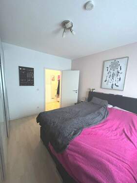 Schlafzimmer - Etagenwohnung mit 68,00 m&sup2; in Bergisch Gladbach zur Miete