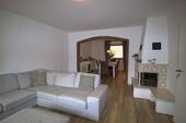 Wohnzimmer mit Blick ins Esszimmer - 