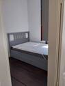 Schlafzimmer mit Bett - 