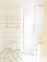 innenliegendes Badezimmer mit Dusche - 