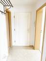 Flurbereich mit Blick Richtung Wohnungseingangstür - 