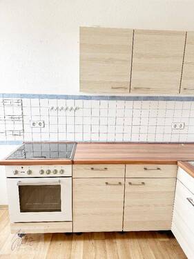 Küche mit kleiner Einbauküche - 2 Zimmer Etagenwohnung in Riesa