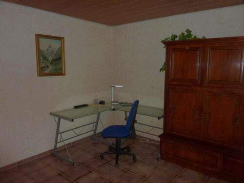 Schreibtisch im Wohnzimmer - 2 Zimmer Etagenwohnung in Bad Rappenau