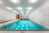 Schwimmbad mit Sauna - 