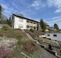 Wohnhaus mit Einliegerwohnung und schönem Fernblick in Ortsrandlage von Föhren