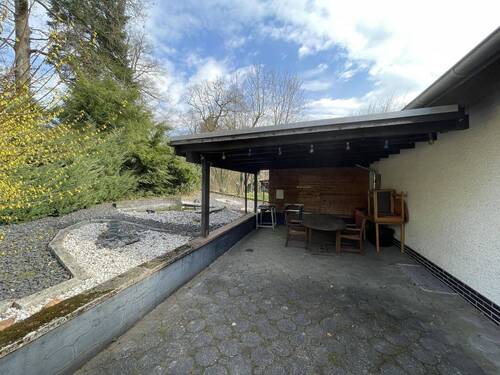 Terasse - 6 Zimmer Mehrfamilienhaus, Wohnhaus in Föhren