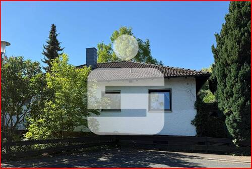 Blick aus der Nachbarschaft - Freistehender Winkelbungalow in ruhiger Wohnlage