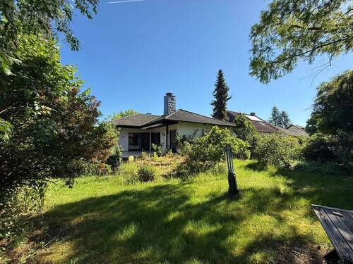 großzügiger, eingewachsener Garten für Ihre Ruhe - 3 Zimmer Bungalow in Eckental