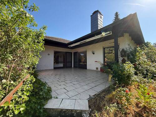 Zugang Terrasse aus dem Garten - Bungalow mit 127,00 m&sup2; in Eckental zum Kaufen