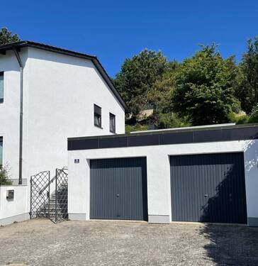 Doppelgarage - Mehrfamilienhaus, Wohnhaus in Nittendorf