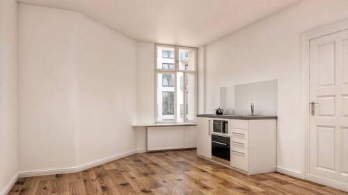 Wohnraum mit Küchenzeile - 1 Zimmer Etagenwohnung zum Kaufen in Berlin