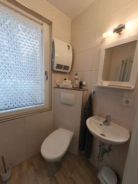 Bad mit Dusche - 