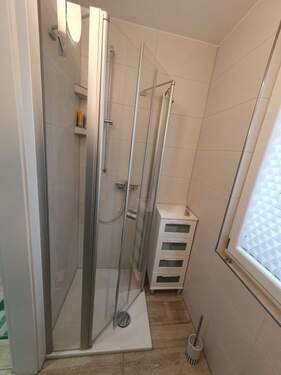Bad mit Dusche - 