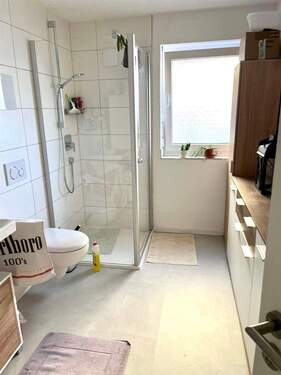 Duschbad mit Fenster_0751 - KE-Kottern - EG_2-Zimmerwohnung mit Garten-Terrasse, Bad mit Fenster