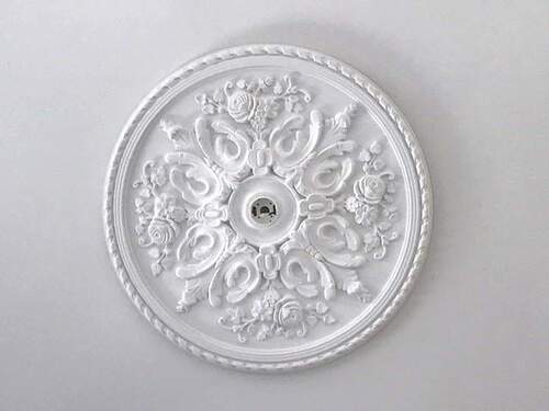 Stuckelement im Wohnsalon - 