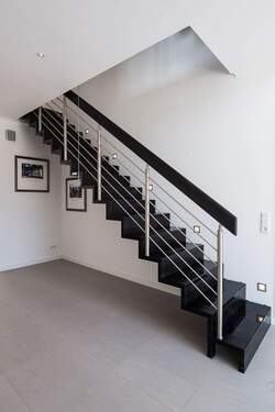 Beispiel Treppe - 5 Zimmer Mehrfamilienhaus, Wohnhaus in Kleinmachnow