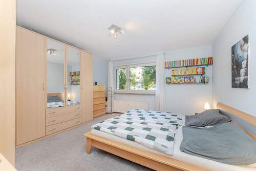 Großzügiges Schlafzimmer - 3 Zimmer Etagenwohnung zum Kaufen in München