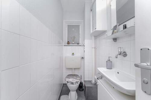 Gäste-WC mit Tageslicht - 