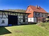 Hausansicht - Viel Platz für Familie, Handwerk und Ideen - Gemütliches Fachwerkhaus mit Potenzial !