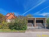 Zwei Garagen am Haus - 