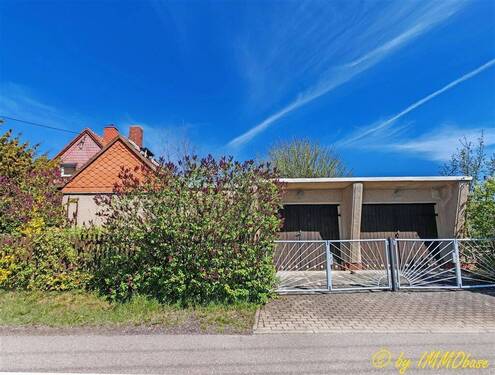 Zwei Garagen am Haus - 