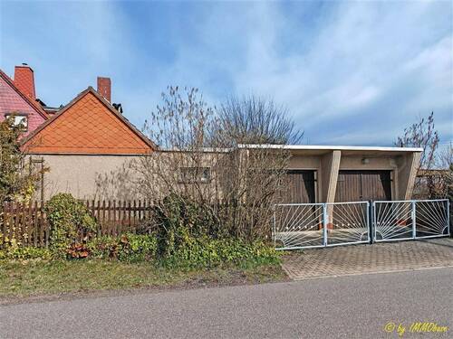 Zwei Garagen am Haus - 3 Zimmer Doppelhaushälfte zum Kaufen in Frankenberg