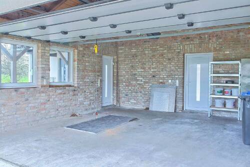 Doppelgarage mit Gartenzugang - 