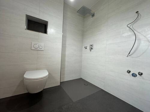 Gäste-WC mit Dusche - 