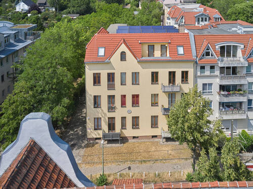 Bild 1 - Energieeffizient, familiengerecht, zukunftssicher. KfW70 Altbau in Berlin.