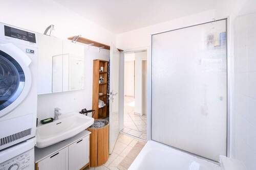 Tageslichtbad mit Wanne I Dusche - 