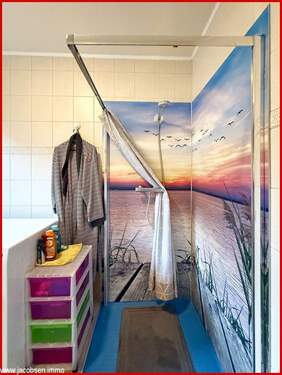 Dusche im Badezimmer - 