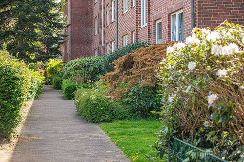 Weg zu den Eingängen - 3 Zimmer Etagenwohnung zum Kaufen in Halstenbek