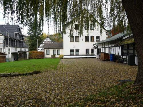 Rückansicht Wohn- und Geschäftshaus - 