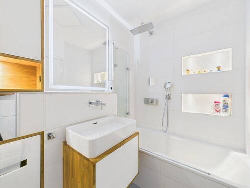 modernes Badezimmer - 