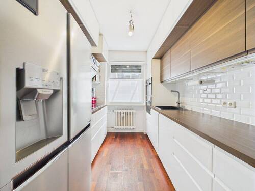 moderne Einbauküche - 5 Zimmer Etagenwohnung zum Kaufen in München