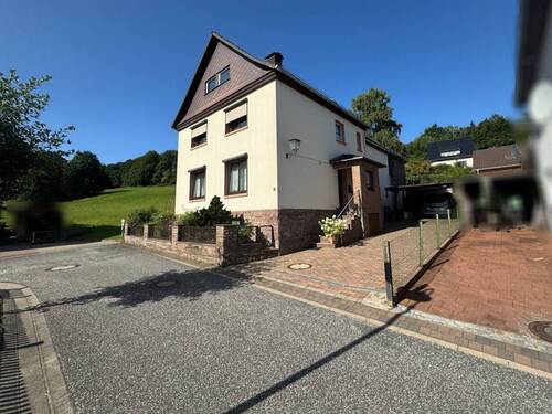 Seitenansicht - Familienfreundliches EFH mit Garten, Blick ins Grüne & viel Platz!