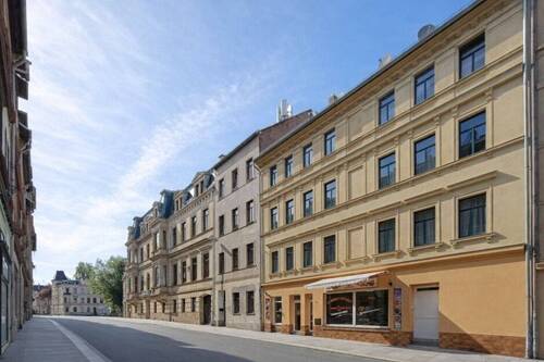 Hausansicht Straße - Mehrfamilienhaus, Wohnhaus zum Kaufen in Altenburg