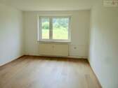 4402-Wohnzimmer - Etagenwohnung zur Miete in Hartmannsdorf-Reichenau