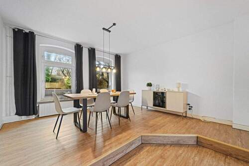 Esszimmer im Erdgeschoss - 8 Zimmer Mehrfamilienhaus, Wohnhaus zum Kaufen in Hohenwestedt