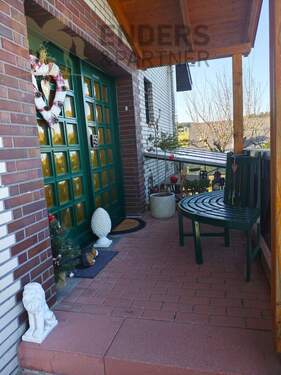 Hauseingang mit neuer Überdachung - 