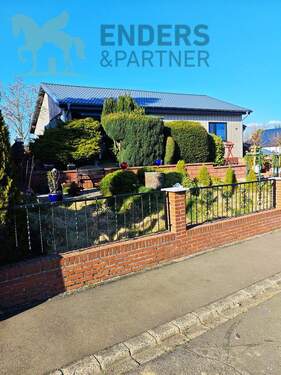 Hausfront von der Strasse - Einfamilienhaus mit 220,00 m&sup2; in Katzwinkel zum Kaufen