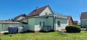 Rückansicht des Hauses mit Balkon - 