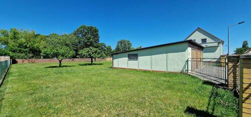 zweite Zufahrt mit Garage - 